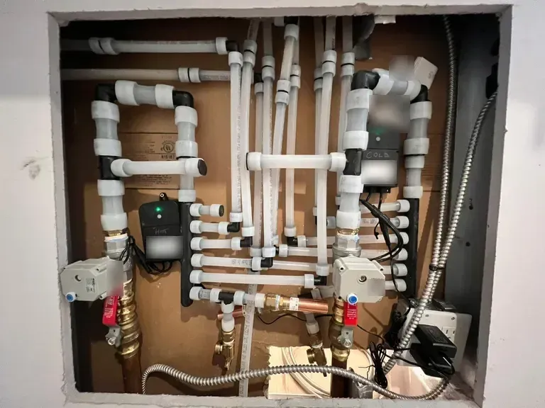 Suite manifold: Valves on both feeds