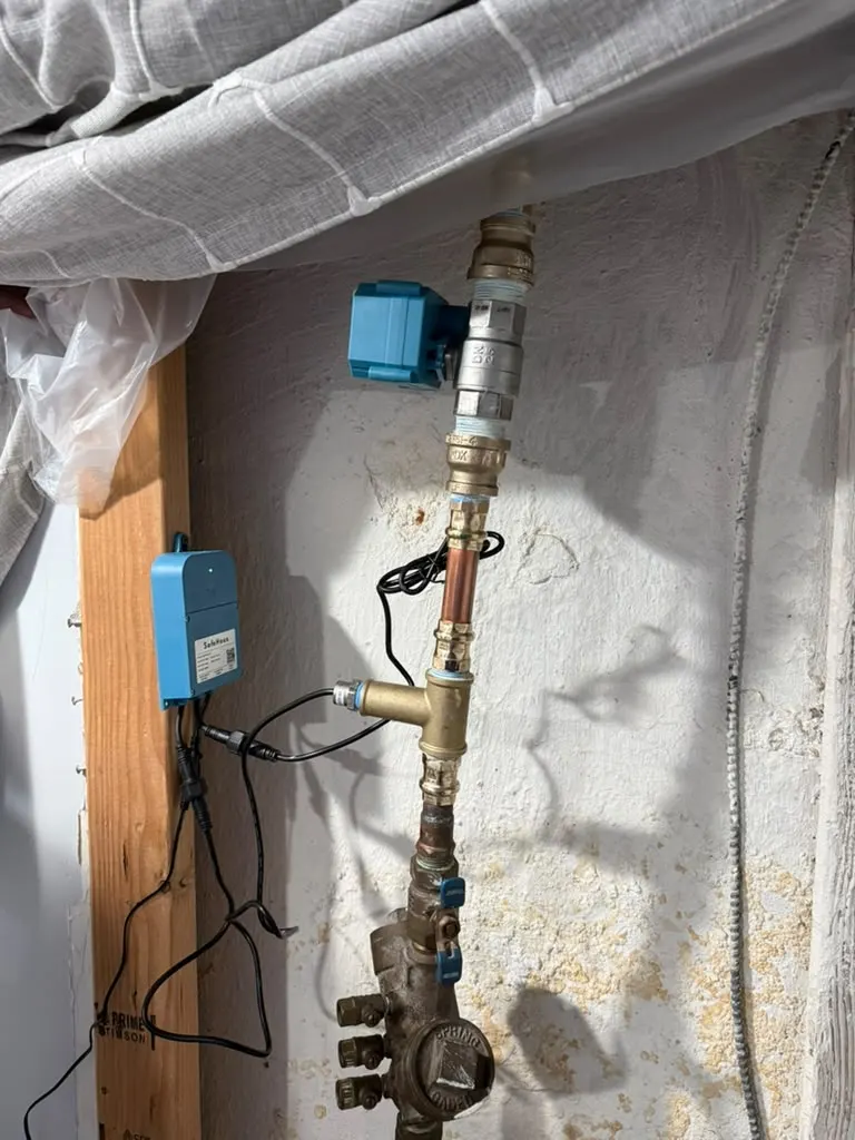 Basement main line: Valve and controller on the supply