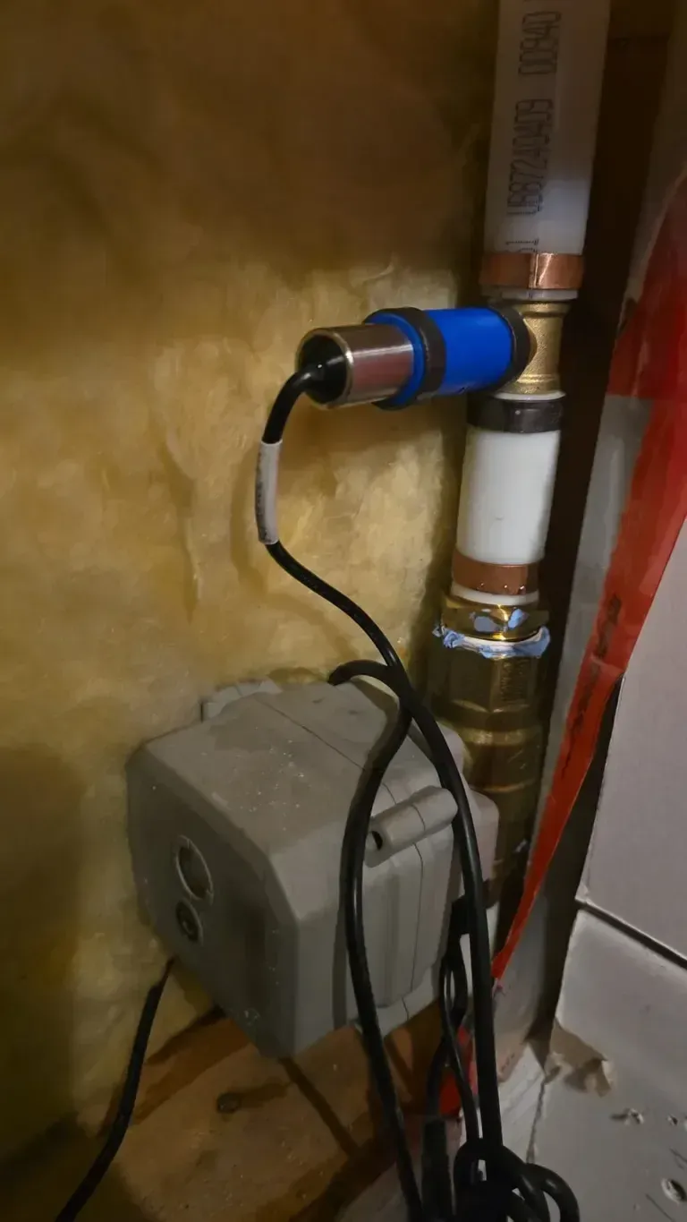 Flow sensor and valve: Fitted in a tight cavity